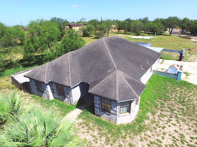 1st image of 211 Mesquite Mdws