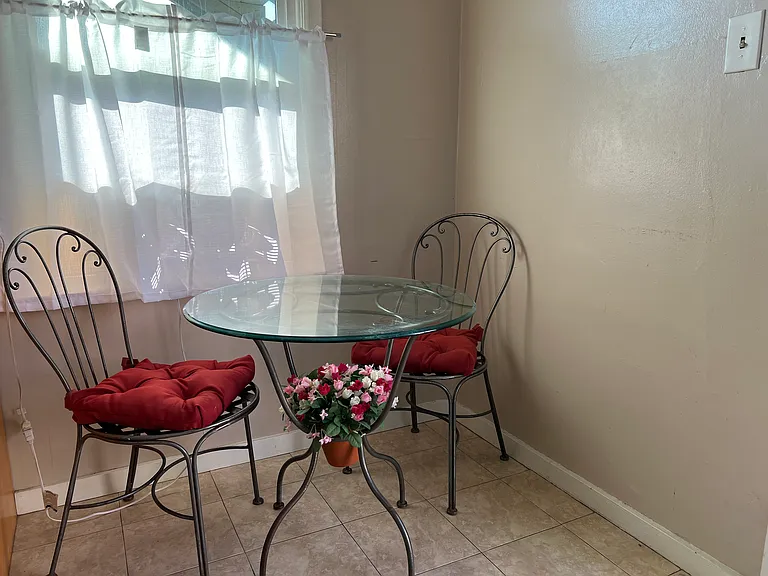 5575 1/2 Angelus Ave — Photo 11