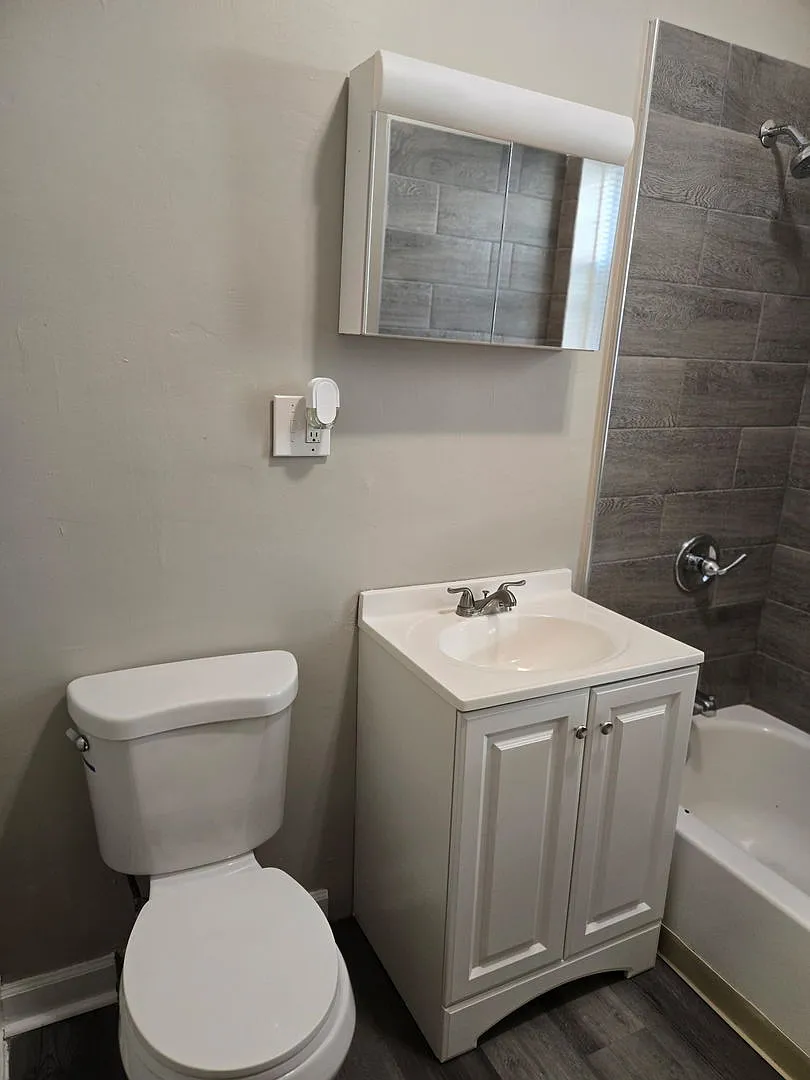3 bed, 8220 sqft, $1,600 — Photo 3