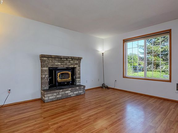 5th image of 15817 NE 43rd St