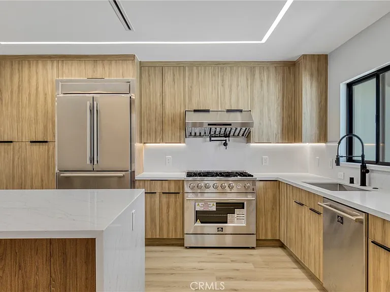 20522 Sherman Way — Photo 9