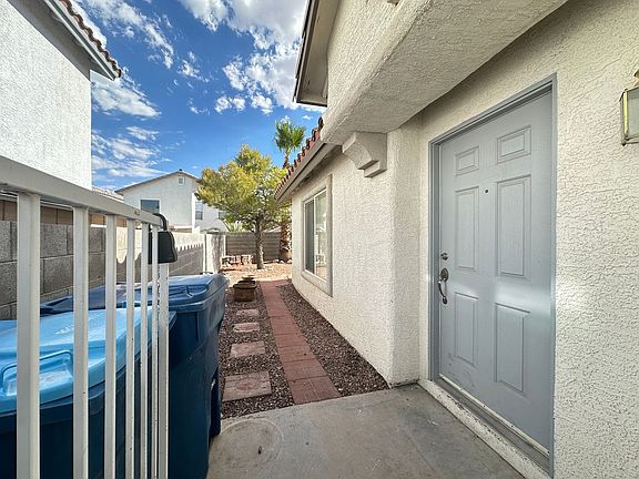 4th image of 8441 Clear Ave