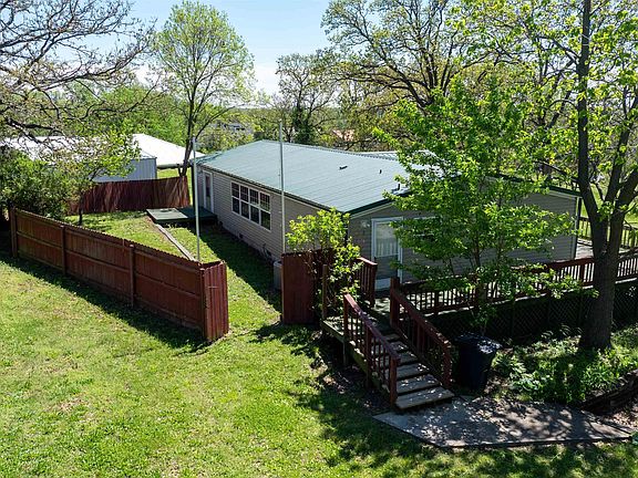 2nd image of 852 Putnam Rd