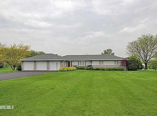 1890 Delmar Dr, Freeport, IL 61032