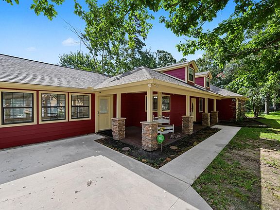 2nd image of 10985 Woods Ln