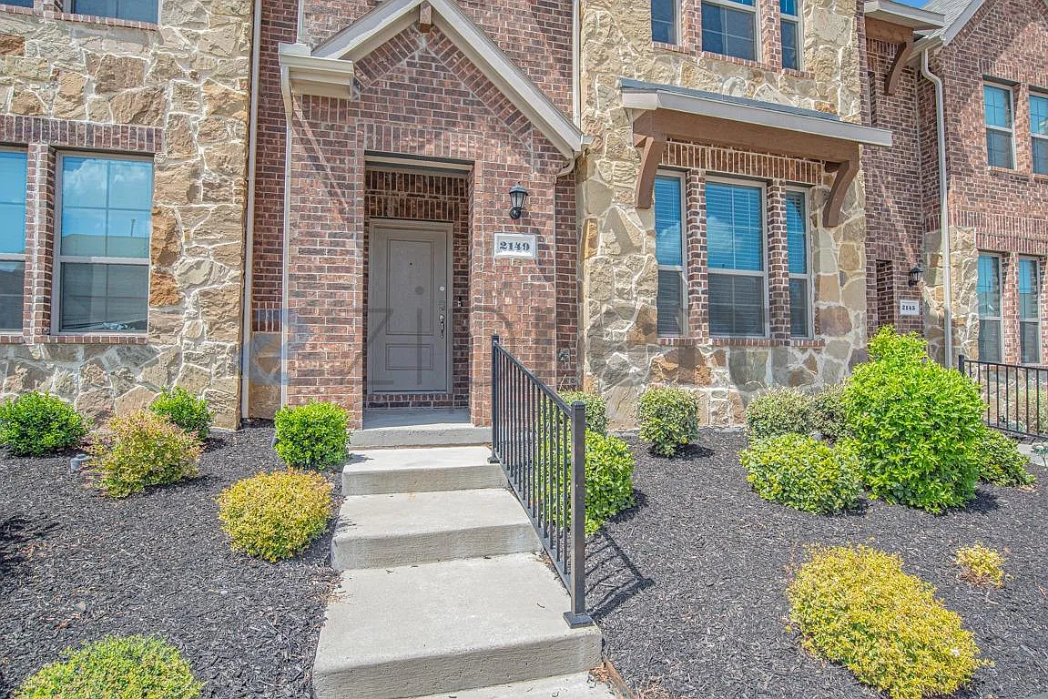 3 bed, 2.5 bath, 1854 sqft, $2,600 — Photo 2