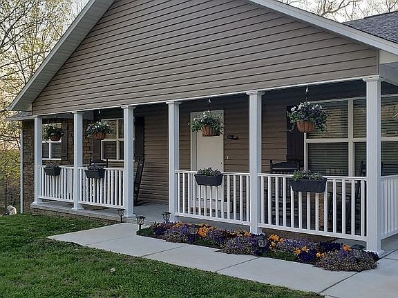Lovely front porch!