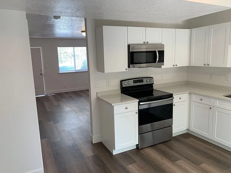 399 W 200 N — Photo 11