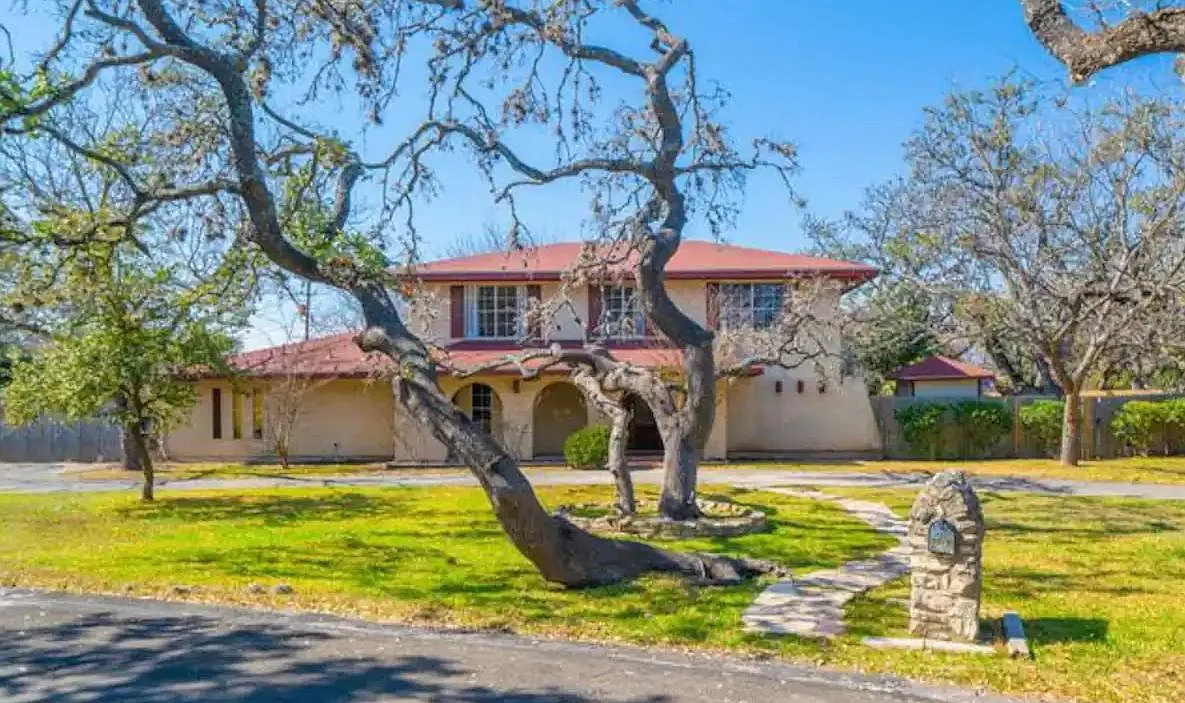 5 bed, 3061 sqft, $2,995 — Photo 1