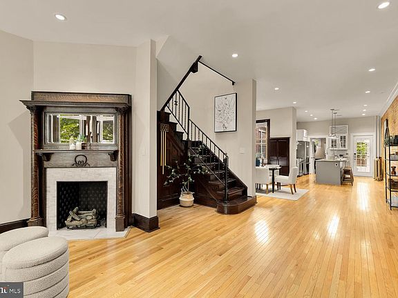 3rd image of 127 U St NW