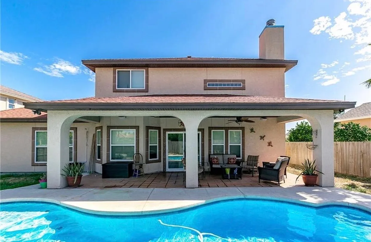 4 bed, 2.5 bath, 2657 sqft, $3,500 — Photo 3