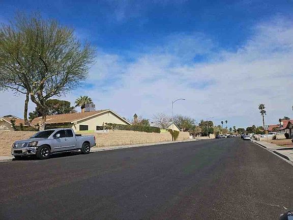 5th image of 5274 Annie Oakley Dr