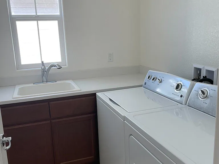 5838 Flora Cmn — Photo 4