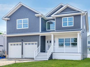 16 Desoto Rd, Amityville, NY 11701
