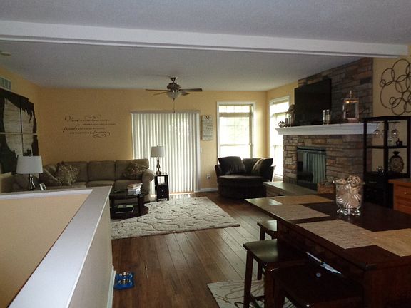 4th image of 553 Hampton Lake Dr