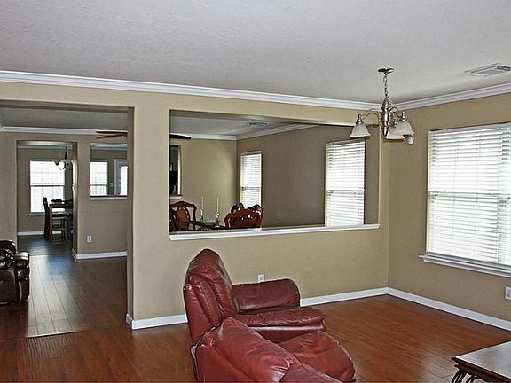 The Floor Plan is Open & Flexible and the Home Has Been Kept Very Clean & Well Maintained.