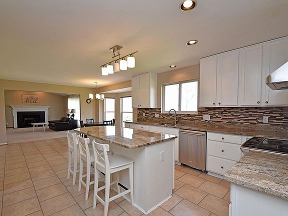 5th image of 8760 Charleston Hill Ct