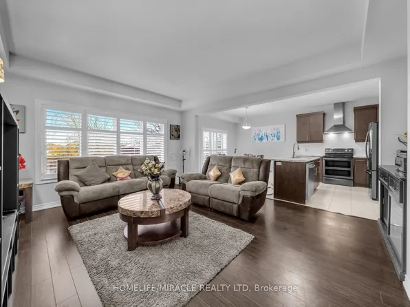 83 Monarch St, Welland, ON L3C 0E6