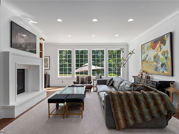 5th image of 1438 Sharbrook Dr