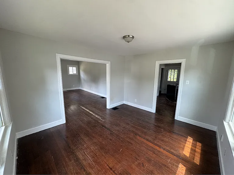 141 Brown Ave — Photo 5