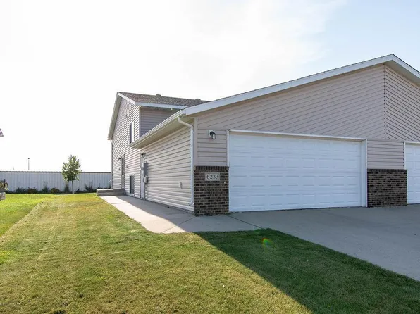 6233 35th St S, Fargo, ND 58104