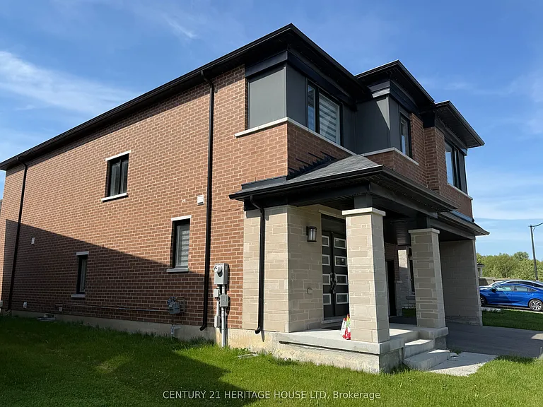 18 Dolucci Cres E — Photo 2