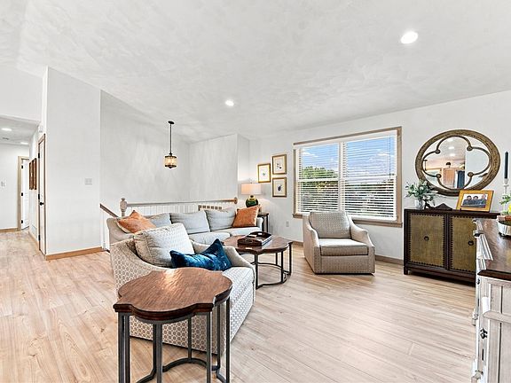 4th image of 100 Sharon Dr