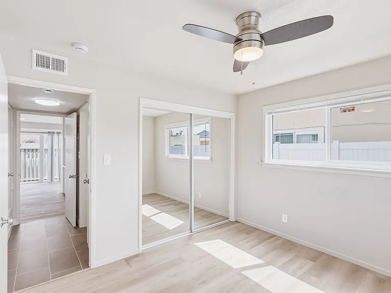 Del Amo Residences — Photo 13