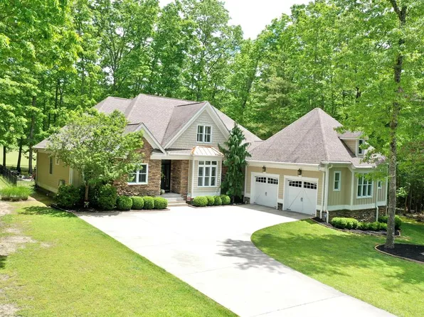 809 Far Country Dr, Daniels, WV 25832