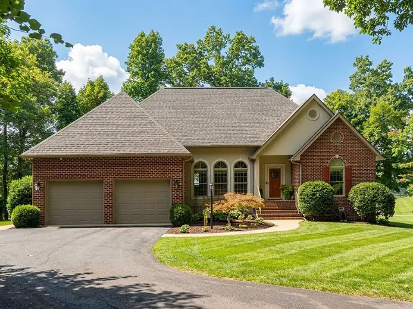 52 Hickory Woods Dr, Fishersville, VA 22939