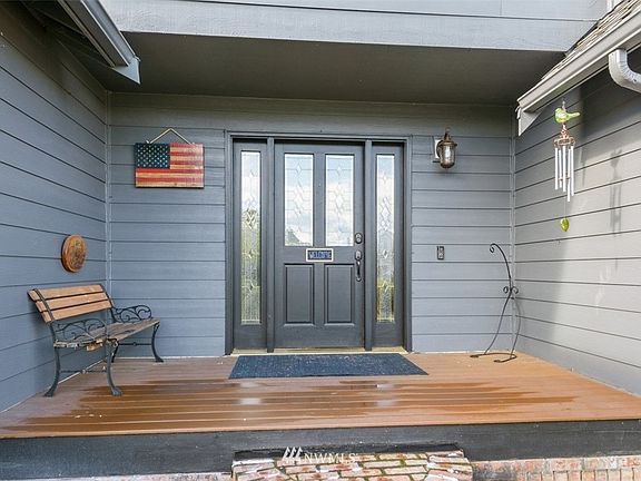 Entry with durable Trex decking