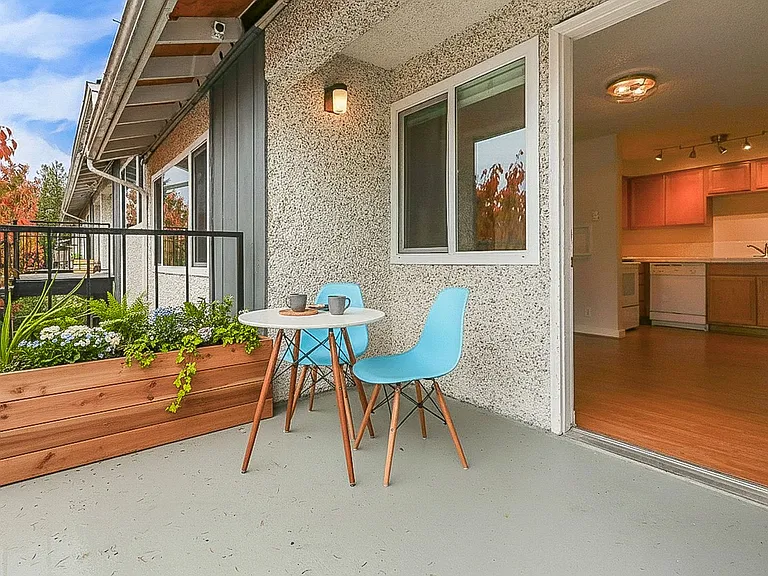 Edmonds Ridge Apartments — Photo 9