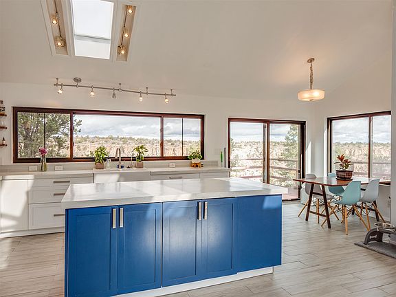 4th image of 650 Totavi St
