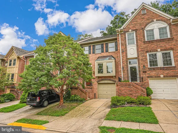 3919 Green Look Ct, Fairfax, VA 22033