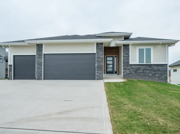 2109 NE Heritage Dr, Grimes, IA 50111