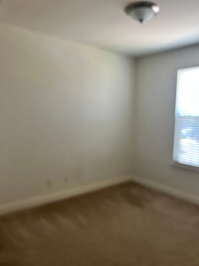 4 bedroom, 3 bathroom gorgeous home — Photo 4