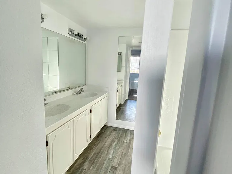 820 W 14th St — Photo 8