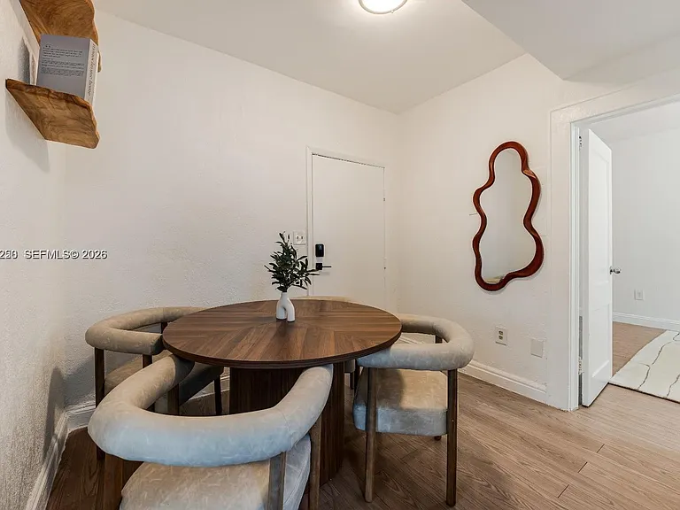 301 SW 10th Ave #2 — Photo 8