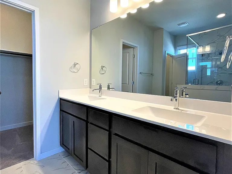 15110 Forum Ave — Photo 17