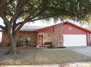 816 Forest Glen Dr, Bedford, TX 76021
