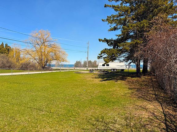 5th image of Grondin Rd