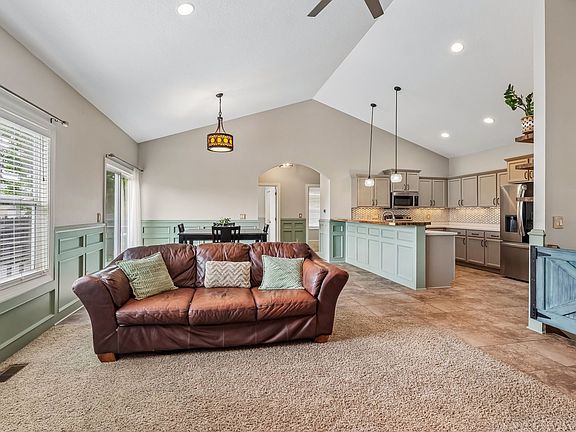 4th image of 714 NE 45th Ct