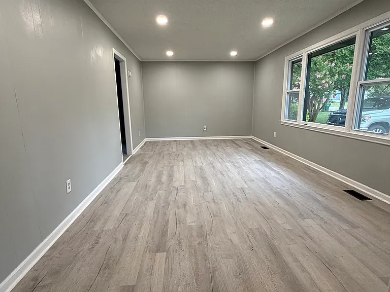 118 Crestmont Dr — Photo 2