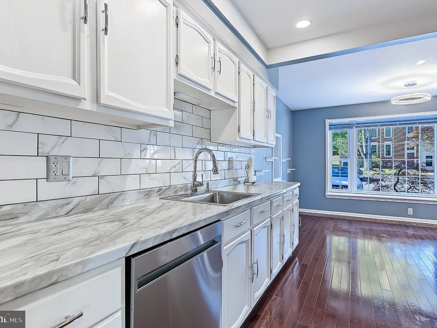 3 bed, 2.5 bath, 1848 sqft, $3,300 — Photo 4