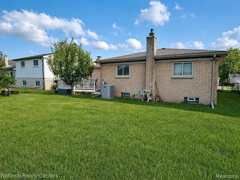 3621 Bates Dr — Photo 23