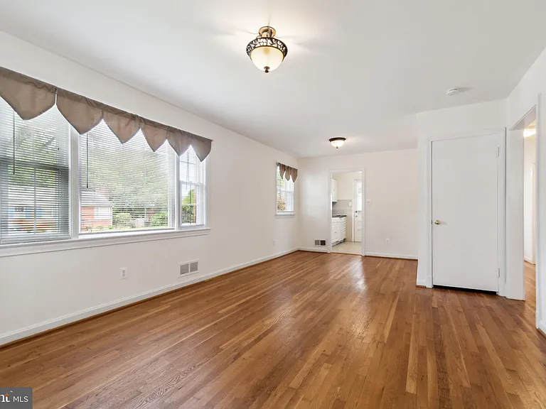 9923 Mayfield Dr — Photo 4