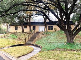605 Blue Lake Dr, Fort Worth, TX 76103