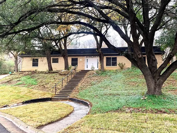 605 Blue Lake Dr, Fort Worth, TX 76103