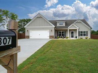 307 Raymone Ct, Carrollton, GA 30117