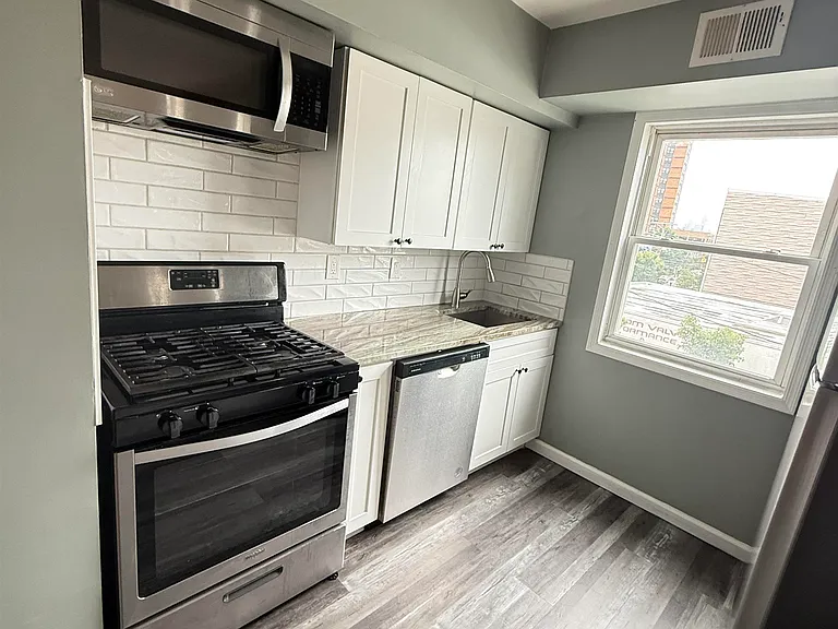 701 22nd St #3B — Photo 5